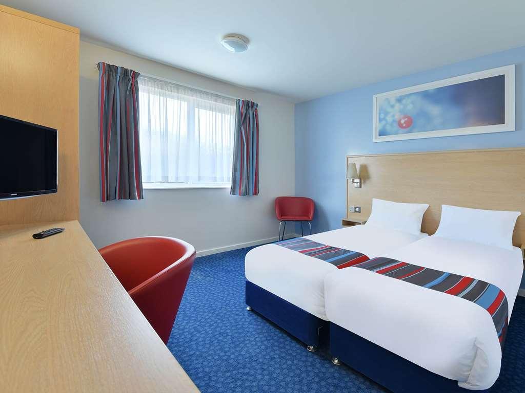 Travelodge Northampton Upton Way Room photo